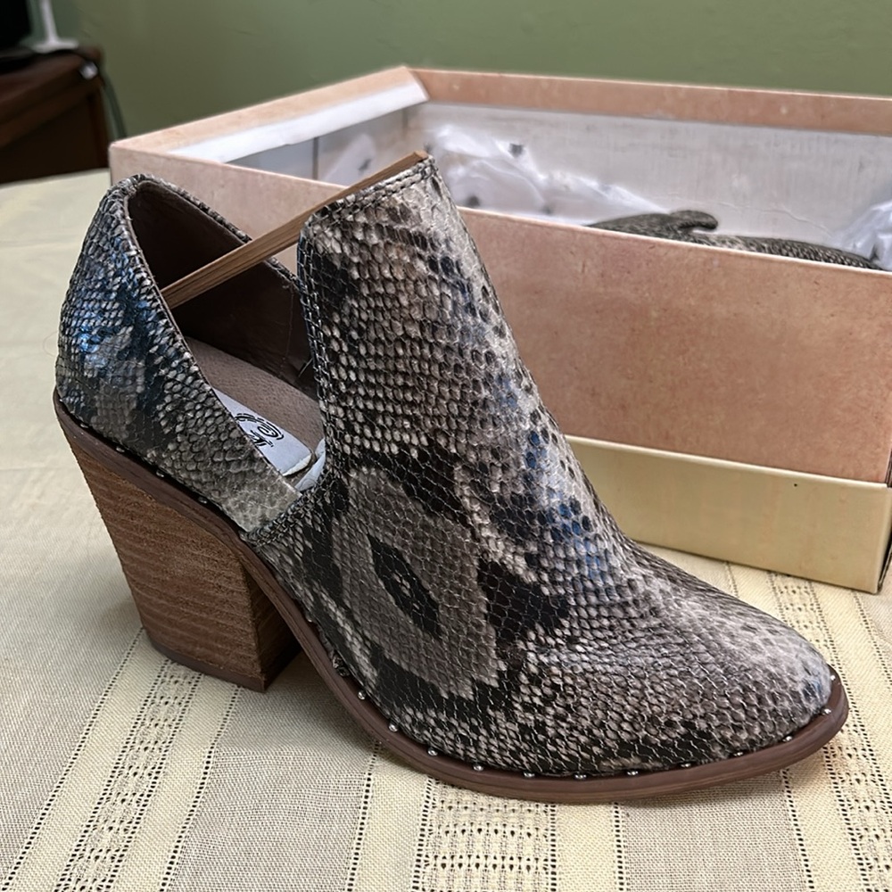 Very G Booties - Picture 2 of 6